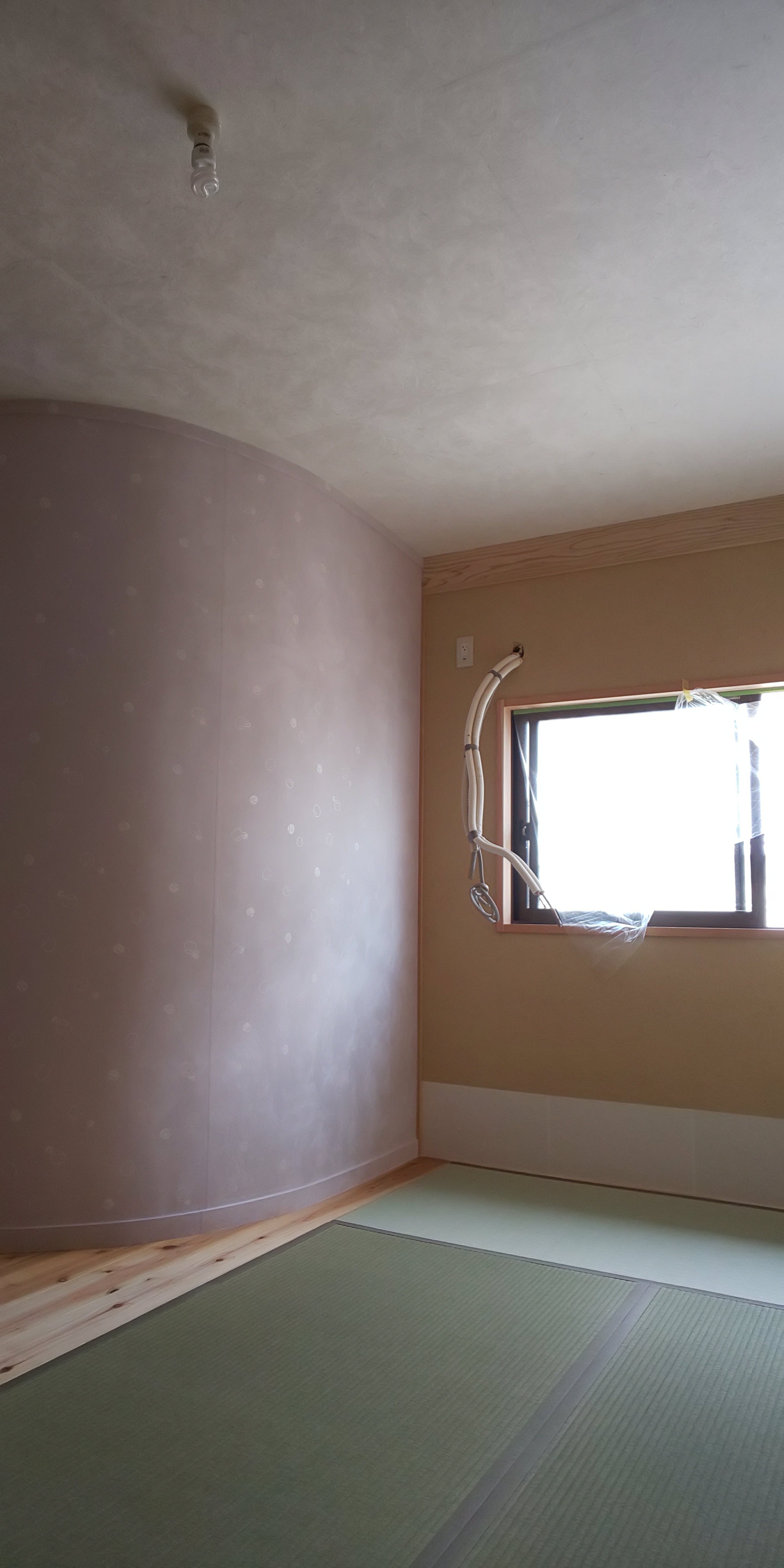 【施工写真】天井壁の和紙張りと腰張り